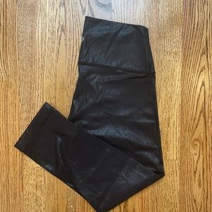 Black crop shiny leggings